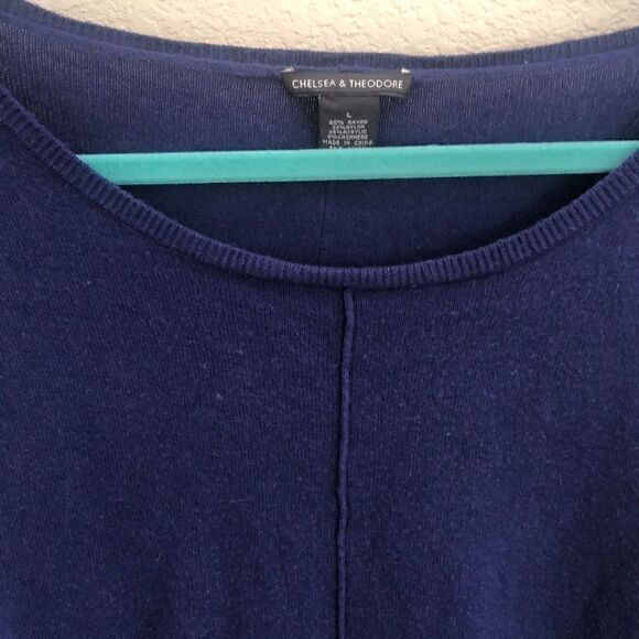 Chelsea And Theodore Long Sleeve Scoop Neck Sweater - Picture 3 of 3